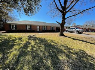 1777 Pinewood Dr, Greenville, MS 38701