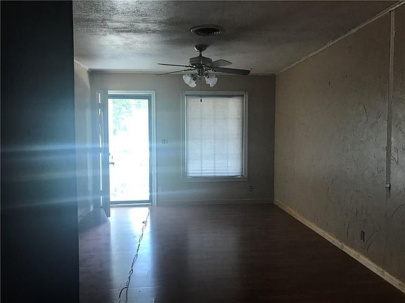 5th image of 921 Vicki Ln