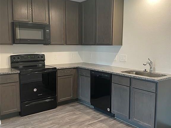 4th image of 15218 Sorrento Bay Ln