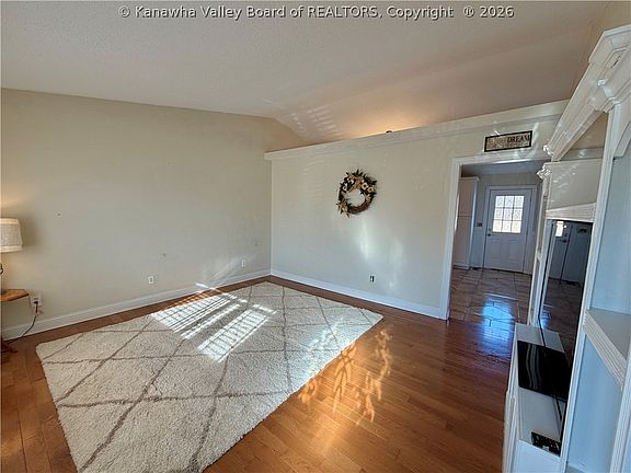 4th image of 705 University Ln