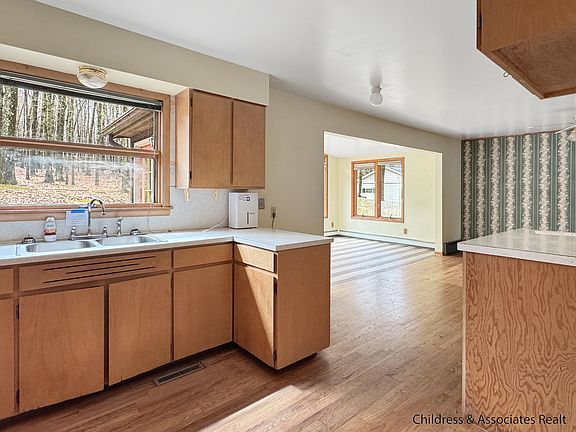3rd image of 288 E 88th St