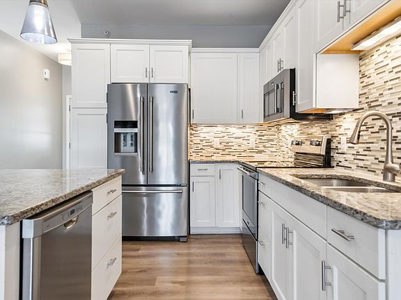 5th image of 4147 Blakewood Dr