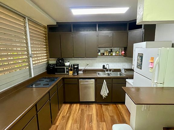 2nd image of 909 Kaheka St APT B106
