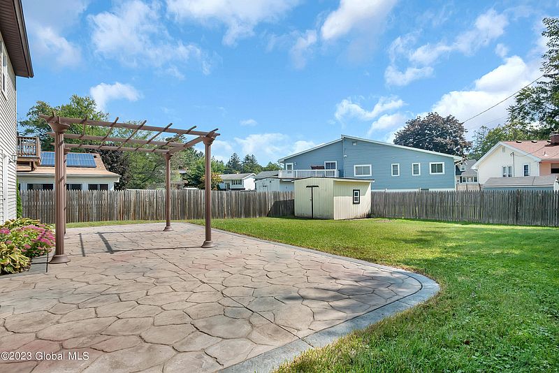 3rd image of 34 Bender Avenue