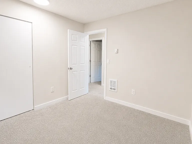 Edmonds Crest Apartments — Photo 8