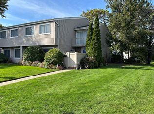 233B Springmeadow Dr #B, Holbrook, NY 11741