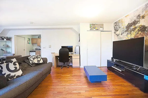 Rented by LG Fairmont Group | media 21