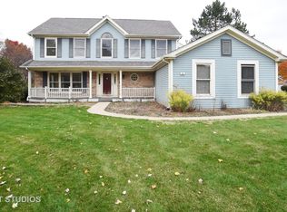 14 White Barn Rd, Vernon Hills, IL 60061