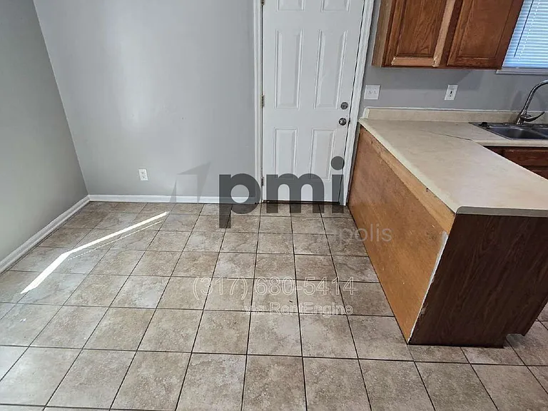 153 S Cypress Ave — Photo 9