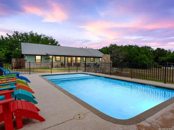 108 Mountain Laurel, ConCan, TX 78838