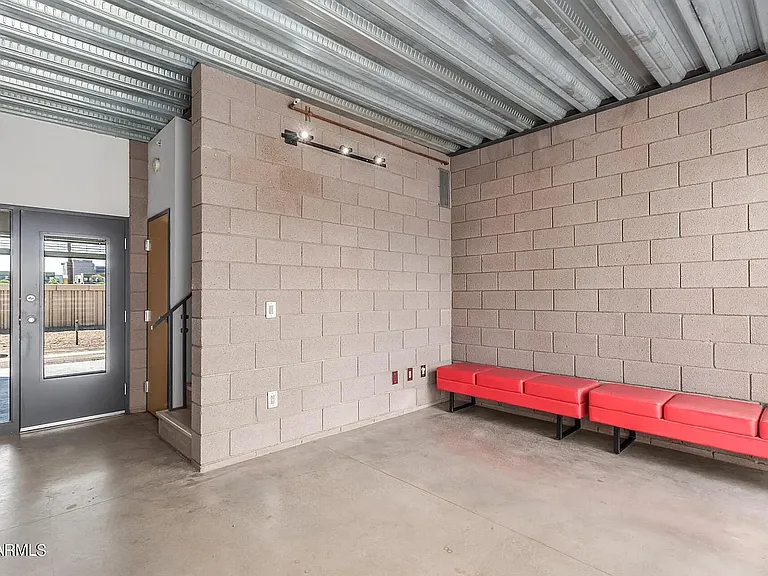 525 E Willetta St #9 — Photo 4