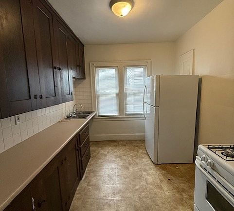 4th image of 70 E Woodland Ave