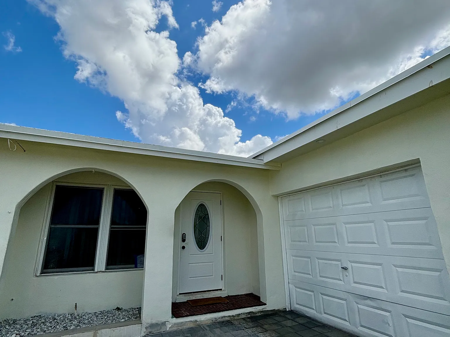 3 bed, 1247 sqft, $3,200 — Photo 2