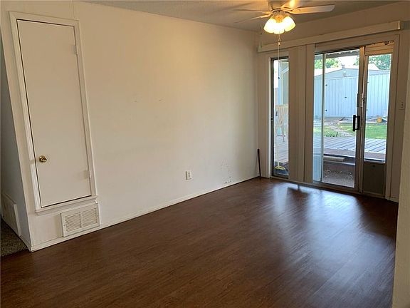 4th image of 210 E Cherry Ave