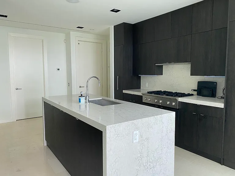 243 Venetian Dr — Photo 5