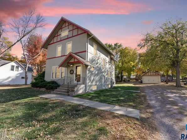 805 Sunnyside Ave, Valley Springs, SD 57068
