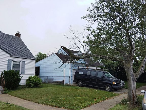 3rd image of 763 Coleridge Rd