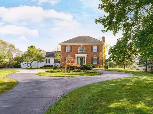 1140 W Slate Ridge Dr, Canal Winchester, OH 43110