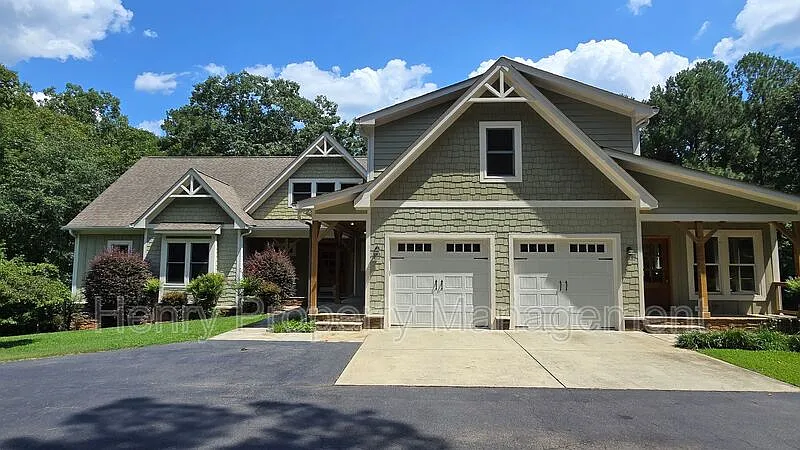 6 bed, 5.5 bath, 4500 sqft, $4,895 — Photo 2
