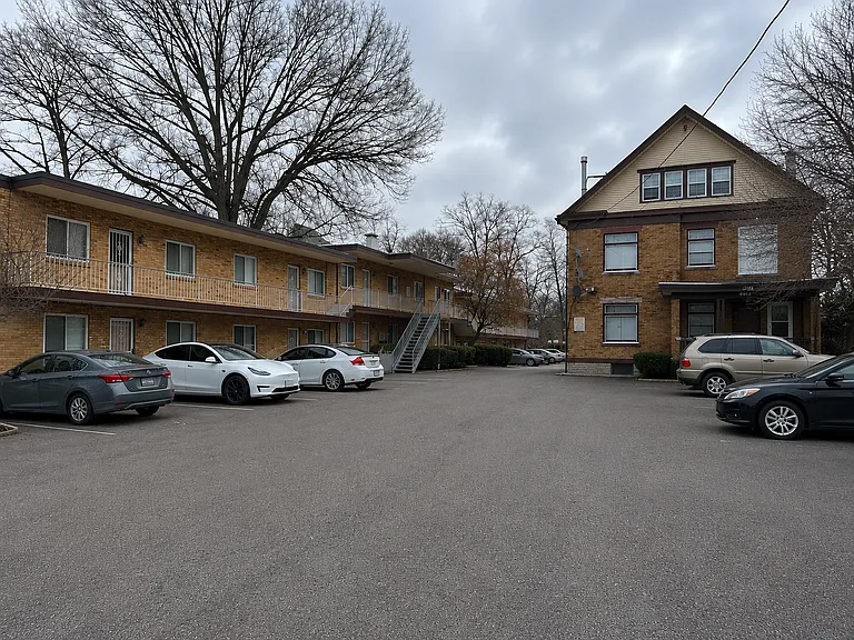 Pavilion Apartments — Photo 7