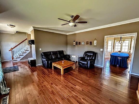 4th image of 175 Windsor Dr
