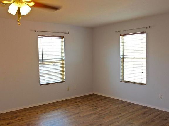 3rd image of 236 E Mountain Alder St