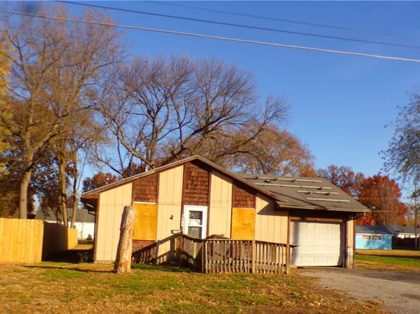 1068 S Ellsworth Ave, Marshall, MO 65340