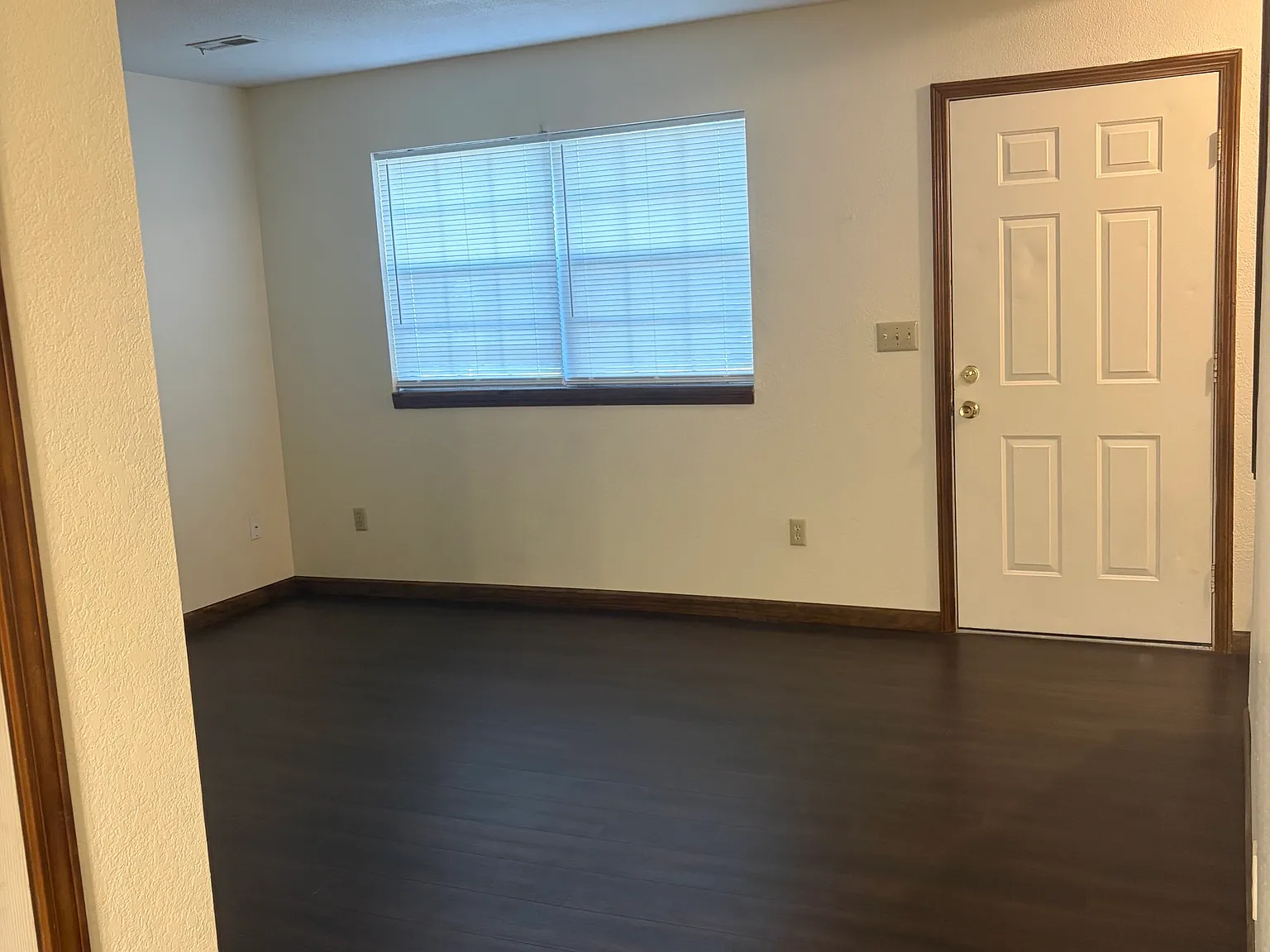 2 bed, 1.5 bath, 967 sqft, $1,100 — Photo 1