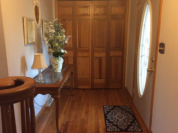 3rd image of 682 Oakhaven Dr
