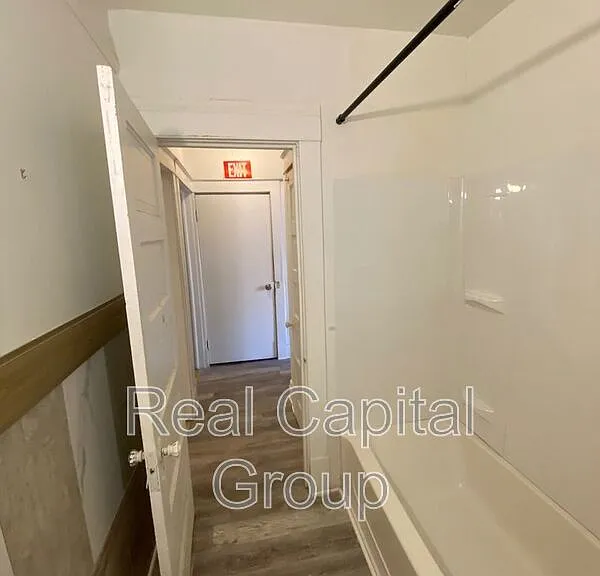 709 Townsend Pl #LOWER — Photo 11