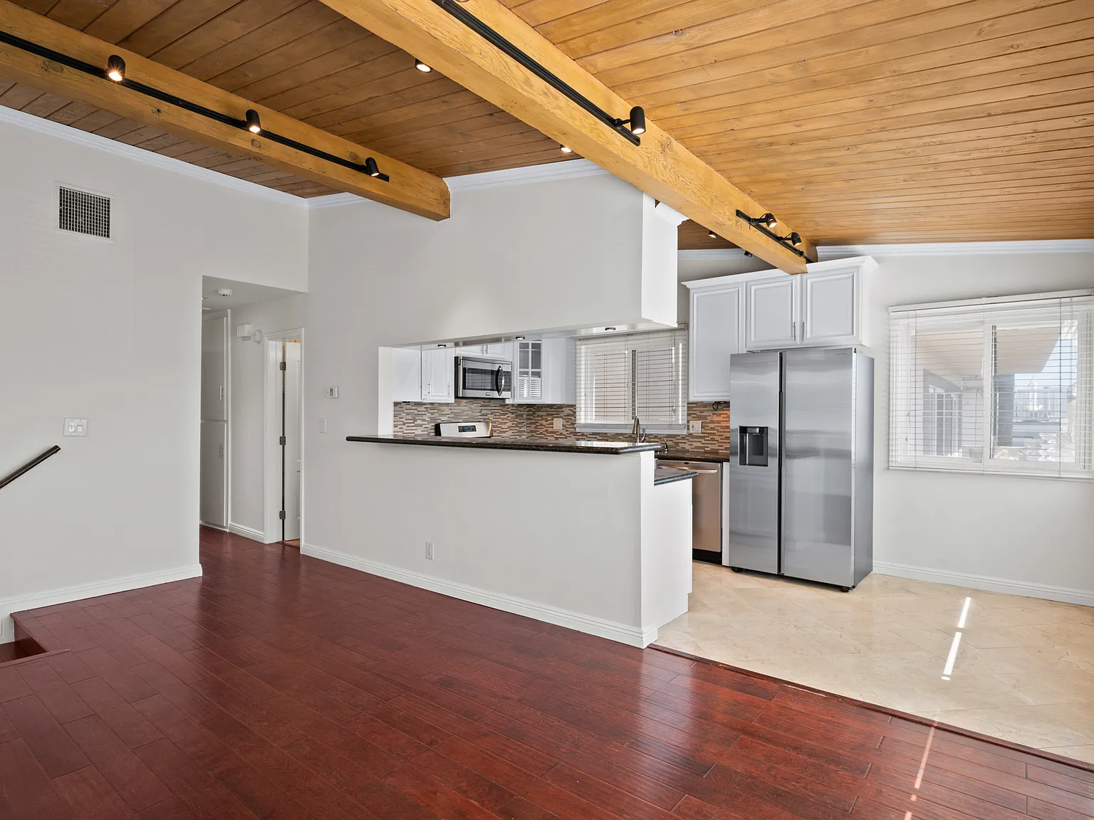 3 bed, 1400 sqft, $8,500 — Photo 4