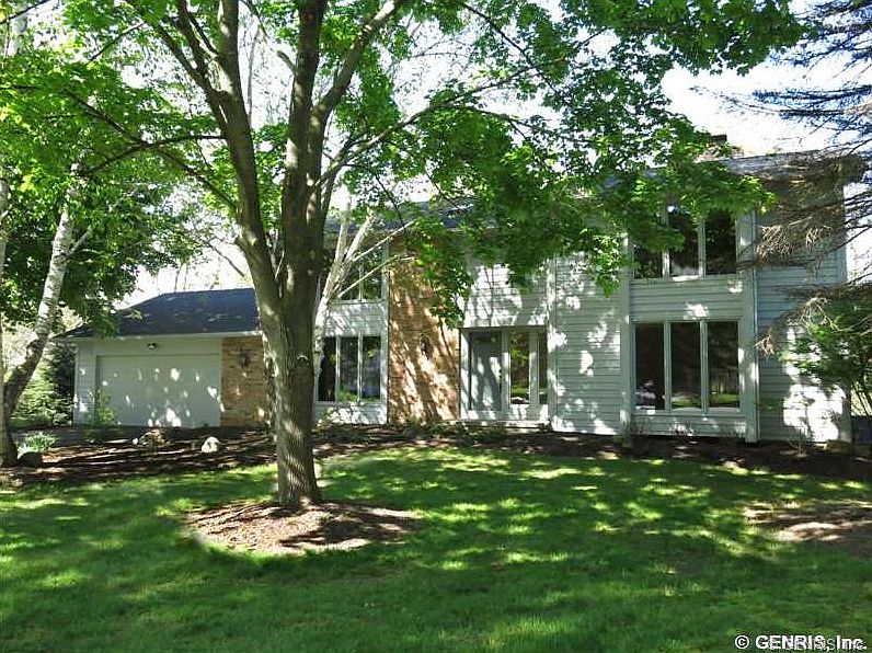 1st image of 5 Surrey Ln