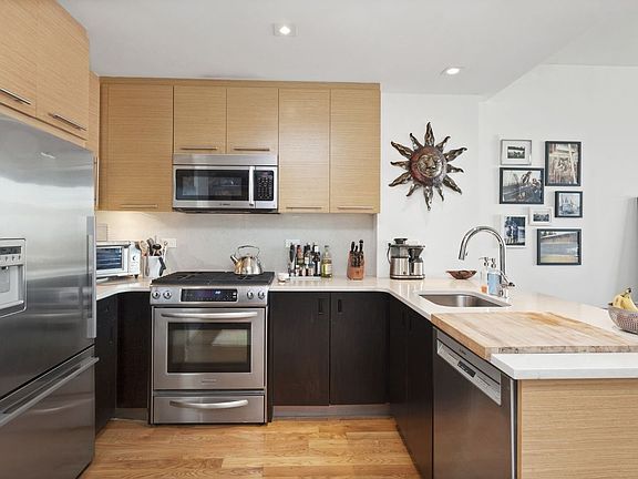 3rd image of 64 Bayard St APT 4F