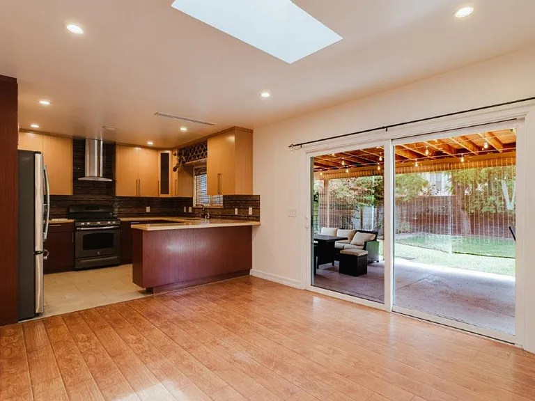 336 W Lexington Dr — Photo 12