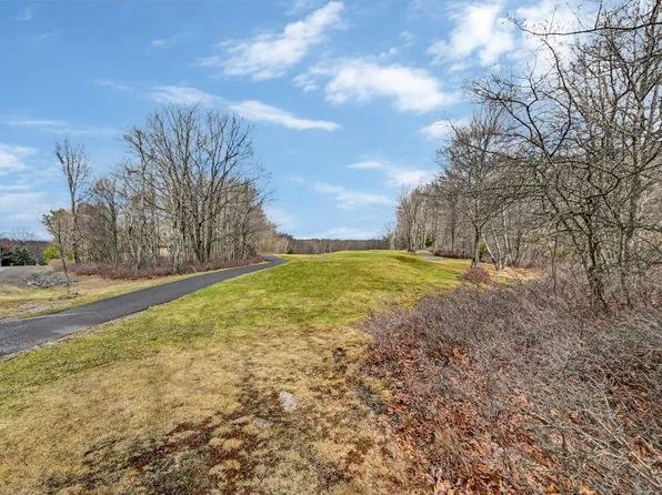 107 Wild Pines Dr, Pocono Pines, PA 18350