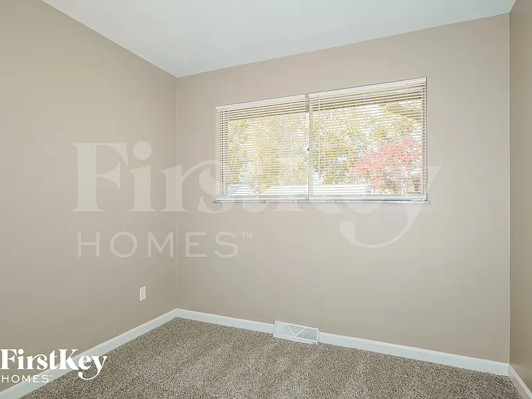 170 Calbreath Ct — Photo 11