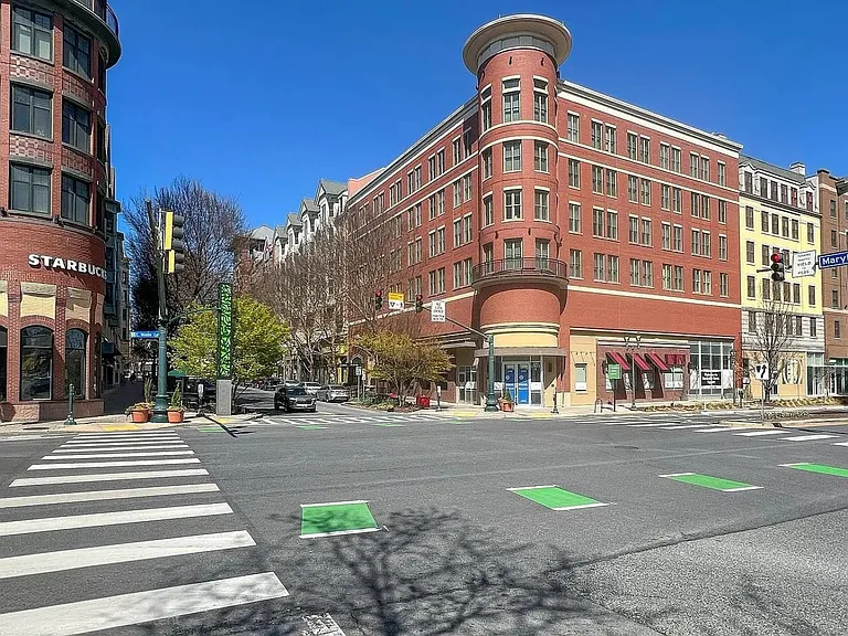 24 Courthouse Sq #105 — Photo 23
