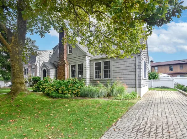 20 Oldwood Rd Floor 1, Pt Washington, NY 11050