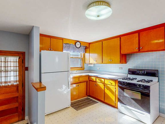 5th image of 8746 S Albany Ave