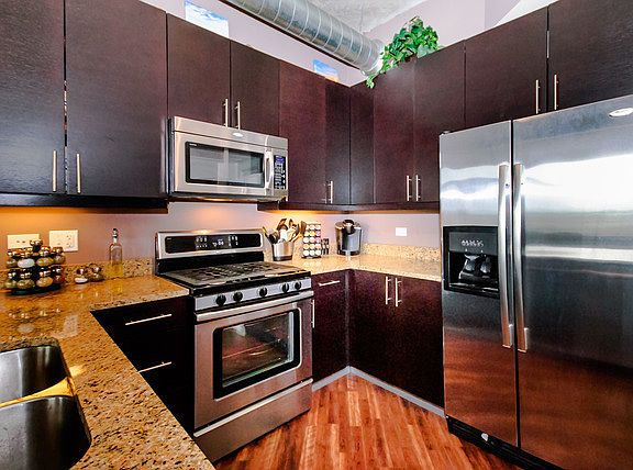 4th image of 3201 W Leland Ave APT 403