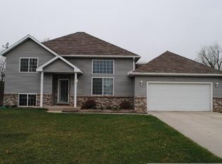 2541 Burl Oak Curv, Hudson, WI 54016