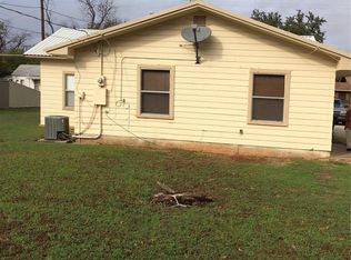 705 W Custer St, Seymour, TX 76380