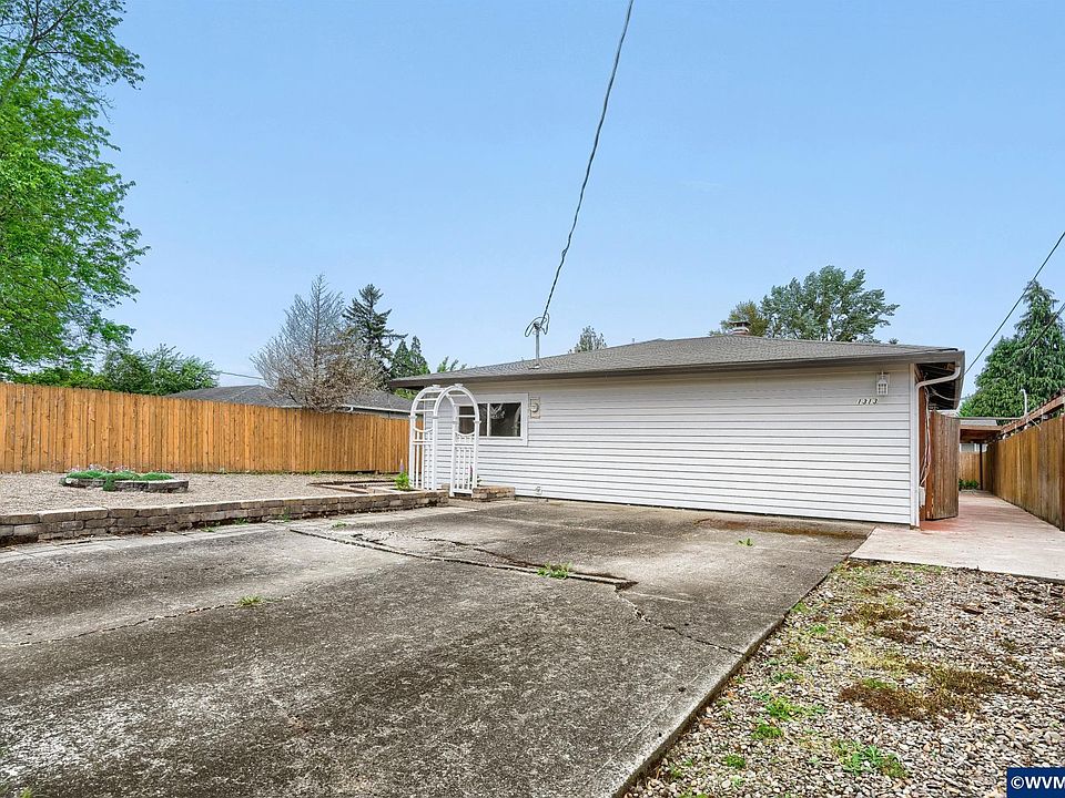 1st image of 1313 Shady Ln NE