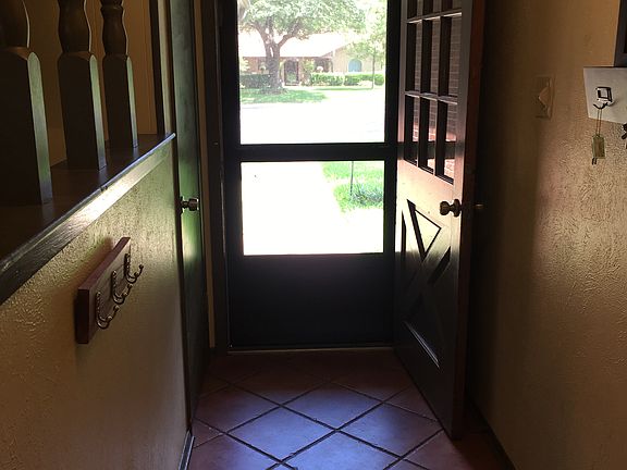 5th image of 1020 W Cedar St