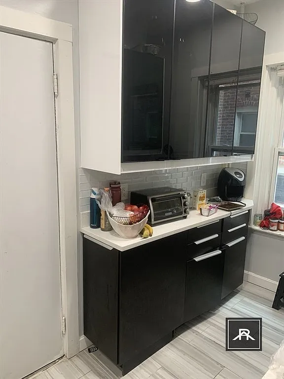 3 bed, 1.0 bath, 960 sqft, $3,700 — Photo 2