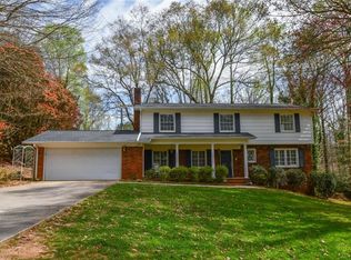 572 Robinhood Trl, Gainesville, GA 30501