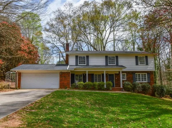 572 Robinhood Trl, Gainesville, GA 30501