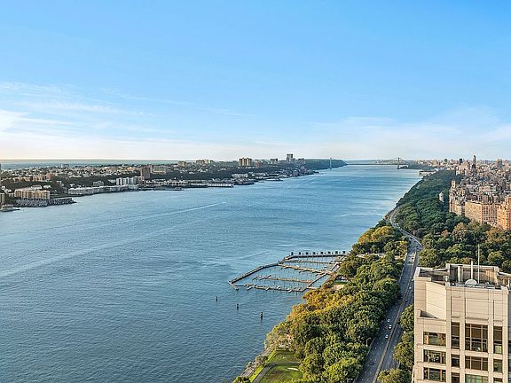 5th image of 200 Riverside Blvd #Ph2b