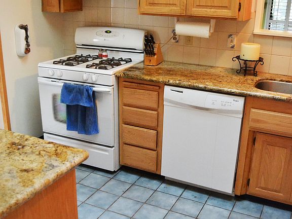 Granite kitchen counters