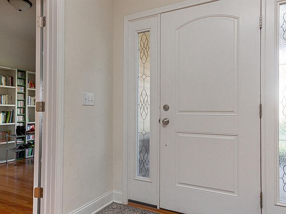 4th image of 11 Carlson Way